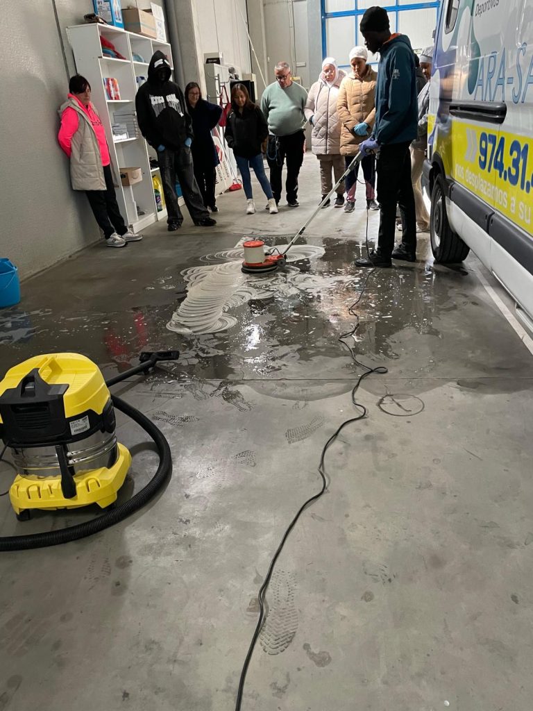 Aprendiendo a limpiar superficies